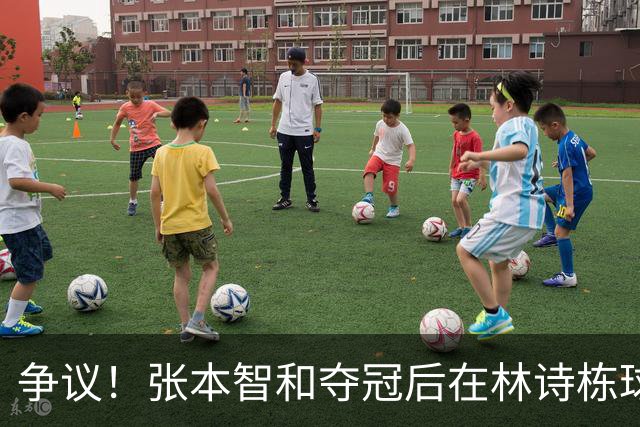 争议！张本智和夺冠后在林诗栋球迷面前做出挑衅动作 手指日本国旗